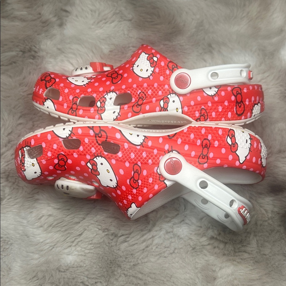 Girls’ Hello Kitty Crocs - Picture 2 of 6
